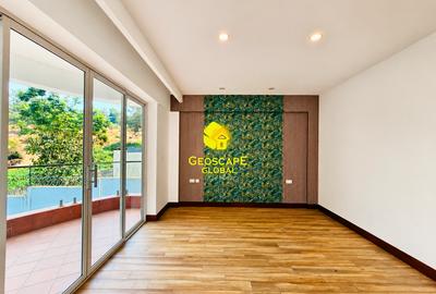 4 Bed Apartment with En Suite in Parklands - 2