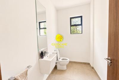 4 Bed Townhouse with En Suite in Rosslyn - 4