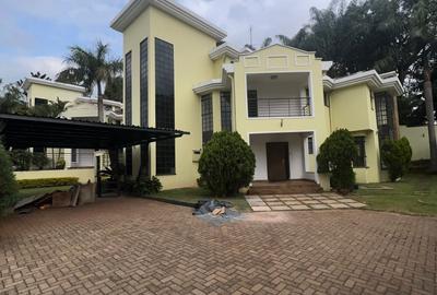 5 Bed Townhouse with En Suite in Lavington - 3