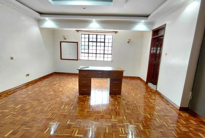 5 Bed House with En Suite in Runda - 4