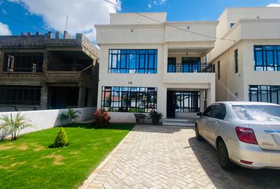 5 Bed Townhouse with En Suite at Mugutha - 3