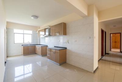 3 Bed Apartment with En Suite in Lavington - 4