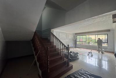 5 Bed Townhouse with En Suite in Lavington - 2