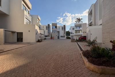 5 Bed Townhouse with En Suite in Lavington - 3