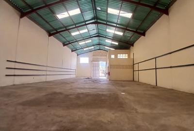10,000 ft² Warehouse with Fibre Internet in Embakasi - 4