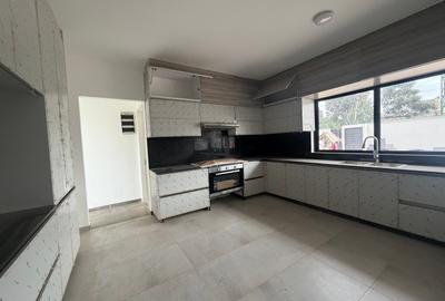 4 Bed Townhouse with En Suite at New Runda - 3