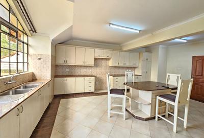 3 Bed Apartment with En Suite in Brookside - 3