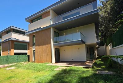 5 Bed Townhouse with En Suite at Chalbi Drive - 2