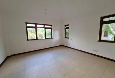 4 Bed Townhouse with En Suite at Mt Kenya Road - 4