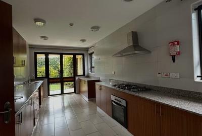 5 Bed Townhouse with En Suite at 0Ld Runda - 3