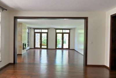 5 Bed House with En Suite in Lavington - 2