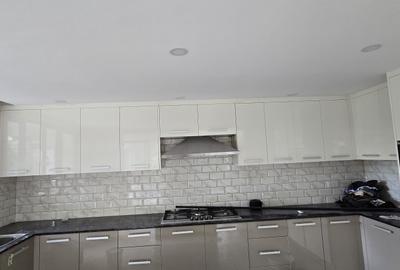3 Bed Apartment with En Suite in Lavington - 4