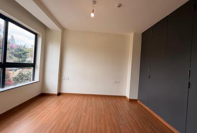 3 Bed Apartment with Swimming Pool in Riverside - 4