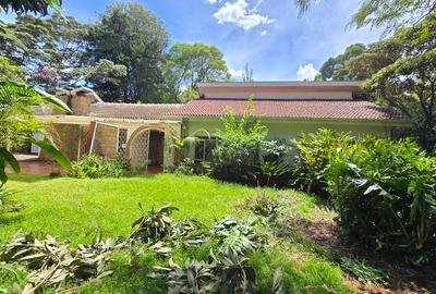 4 Bed House with En Suite in Rosslyn - 2
