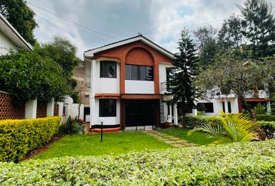 5 Bed Townhouse with En Suite in Lavington - 2