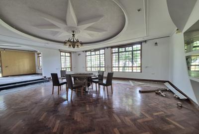 4 Bed House with En Suite at Old Runda - 2