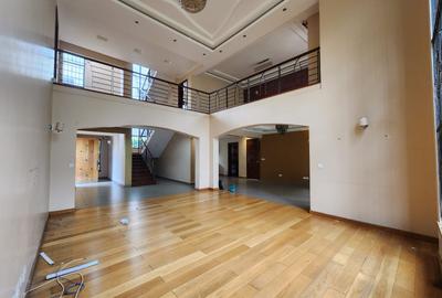 5 Bed Townhouse with En Suite at Lavington - 2