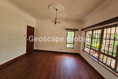 5 Bed House with En Suite in Runda - 3