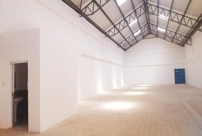 8,500 ft² Warehouse with Service Charge Included in Eastern ByPass