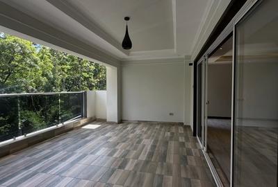3 Bed Apartment with En Suite in Riverside - 3
