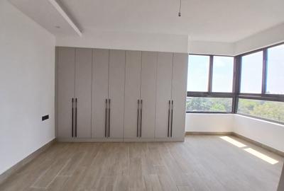3 Bed Apartment with En Suite at Riverside Drive - 4