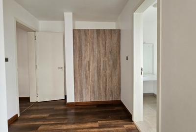 5 Bed Townhouse with En Suite in Lavington - 2