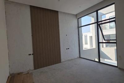 6 Bed Townhouse with En Suite in Lavington - 4