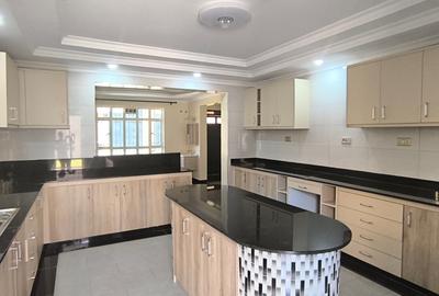 4 Bed Villa with En Suite in Ruiru - 2