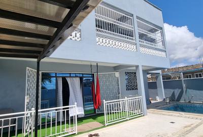 6 Bed House with En Suite at Braeburn - 4