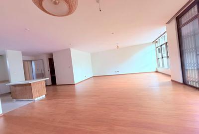 3 Bed Apartment with En Suite in Parklands
