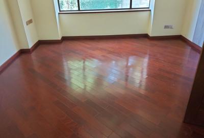 5 Bed Townhouse with En Suite in Lavington - 2