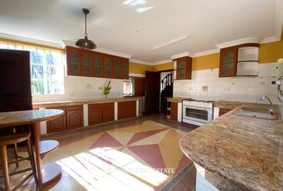 4 Bed House with Swimming Pool in Runda - 3