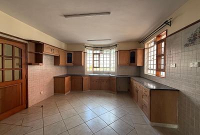 5 Bed House with En Suite in Runda - 3