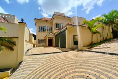 4 Bed Villa with En Suite in Kyuna