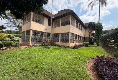 5 Bed House with En Suite in Runda - 2