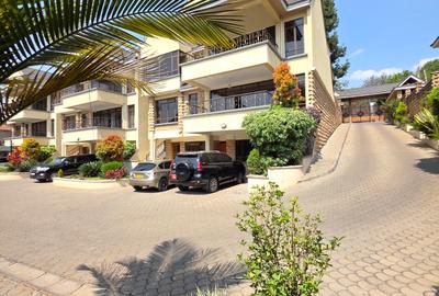 5 Bed Townhouse with En Suite at Convent Drive - 2