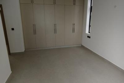 2 Bed Apartment with En Suite in Brookside - 3