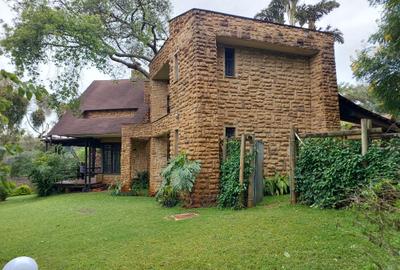 5 Bed House with En Suite at Lake View - 4