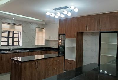 6 Bed House with En Suite in Kitisuru - 4