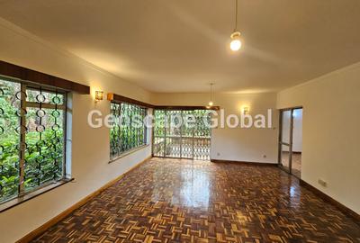 4 Bed House with En Suite in Lavington - 2