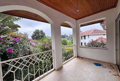 4 Bed House with En Suite in Lavington - 4