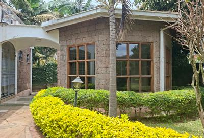 5 Bed House with En Suite at Benin Dr - 4