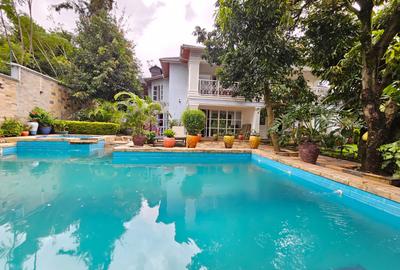 6 Bed House with En Suite in Runda - 2