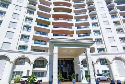 5 Bed Apartment with Swimming Pool in Parklands