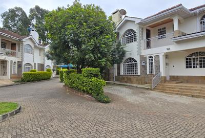 5 Bed Townhouse with En Suite at Lavington Road - 3