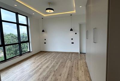 3 Bed Apartment with En Suite at Riverside Drive - 3