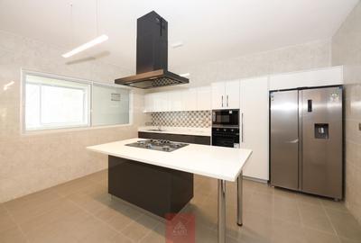 3 Bed Apartment with En Suite at Riverside Gardens - 4