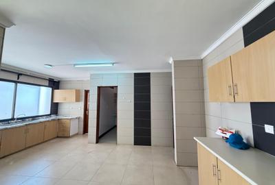 3 Bed Apartment with En Suite at Westlands - 4