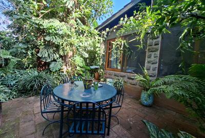 1 Bed House with En Suite in Rosslyn - 2