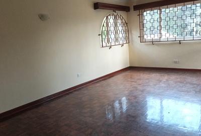 5 Bed Townhouse with En Suite in Lavington - 2